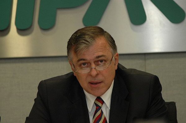 Dossiês e denúncias sempre apareceram nas disputas eleitorais. O caso da Petrobras deve ser tratado com extrema cautela, pois sempre há aqueles que são beneficiados diretamente (Foto: Voney Malta) Dossiês e denúncias sempre apareceram nas disputas eleitorais. O caso da Petrobras deve ser tratado com extrema cautela, pois sempre há aqueles que são beneficiados diretamente
