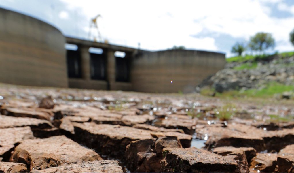 De acordo com a Sabesp, o nível da represa está nesta sexta-feira 5 com 10,5% de sua capacidade, 1 ponto percentual a menos do que o registrado nos últimos dois dias (Foto: Gisele Federicce) De acordo com a Sabesp, o nível da represa está nesta sexta-feira 5 com 10,5% de sua capacidade, 1 ponto percentual a menos do que o registrado nos últimos dois dias