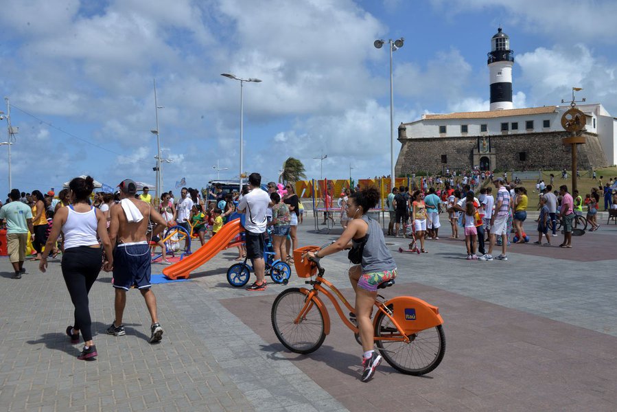 Como transformar sua empresa num local amigo da bicicleta? Este é um dos questionamentos que serão discutidos durante o II Fórum Salvador Vai de Bike, que acontece nesta sexta-feira (5), das 8h30 às 13h, na Casa do Comércio; além dos debates, serão distribuídos materiais impressos sobre o uso de bicicletas nas empresas e no caminho de casa para o trabalho e edições de bolso do Código de Trânsito Brasileiro (CTB), disponibilizados pela Prefeitura em parceria com o Movimento Transporte Ativo (Foto: Romulo Faro) Como transformar sua empresa num local amigo da bicicleta? Este é um dos questionamentos que serão discutidos durante o II Fórum Salvador Vai de Bike, que acontece nesta sexta-feira (5), das 8h30 às 13h, na Casa do Comércio; além dos debates, serão distribuídos materiais impressos sobre o uso de bicicletas nas empresas e no caminho de casa para o trabalho e edições de bolso do Código de Trânsito Brasileiro (CTB), disponibilizados pela Prefeitura em parceria com o Movimento Transporte Ativo