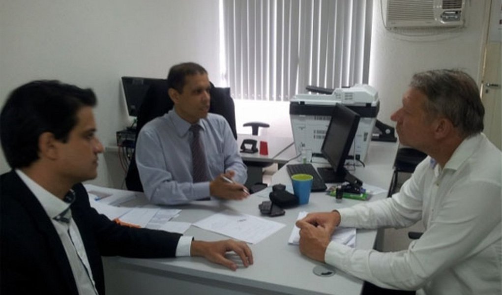 O presidente da Comissão de Direitos Humanos (CDH) da Ordem dos Advogados do Brasil Seccional Alagoas (OAB-AL), Daniel Nunes, reuniu-se, nesta segunda-feira (1º), com representantes do Ministério Público Estadual (MPE) e da Polícia Civil para discutir 18 casos de linchamento no estado em um ano; meta é estreitar os laços entre as instituições e firmar parceria no combate ao problema que tem crescido a cada dia (Foto: Voney Malta) O presidente da Comissão de Direitos Humanos (CDH) da Ordem dos Advogados do Brasil Seccional Alagoas (OAB-AL), Daniel Nunes, reuniu-se, nesta segunda-feira (1º), com representantes do Ministério Público Estadual (MPE) e da Polícia Civil para discutir 18 casos de linchamento no estado em um ano; meta é estreitar os laços entre as instituições e firmar parceria no combate ao problema que tem crescido a cada dia
