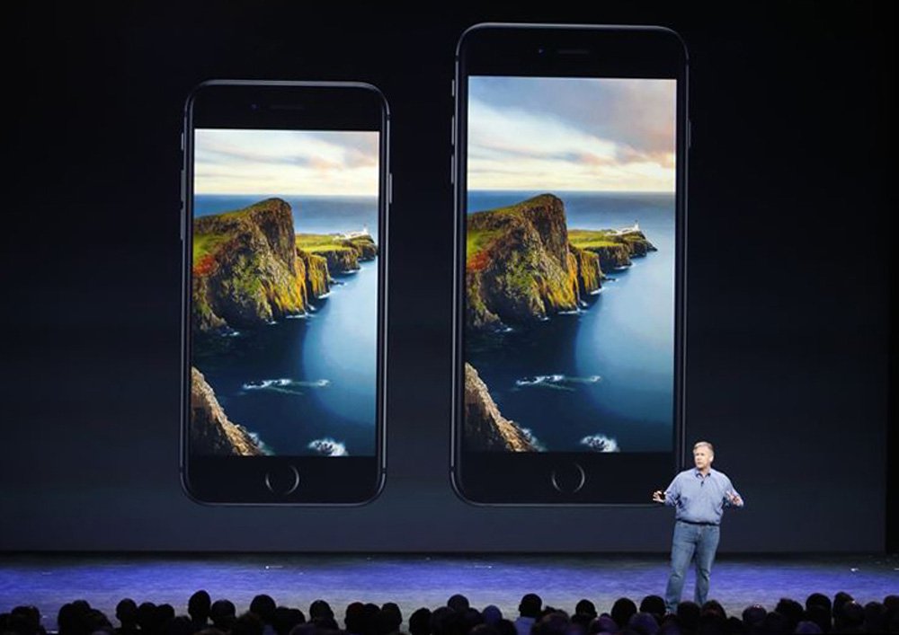 Phil Schiller, vice-presidente da Apple, durante lançamemto do iPhone 6 e iPhone 6 Plus em Cupertino. 09/09/2014 REUTERS/Stephen Lam (Foto: Luis Mauro Queiroz) Phil Schiller, vice-presidente da Apple, durante lançamemto do iPhone 6 e iPhone 6 Plus em Cupertino. 09/09/2014 REUTERS/Stephen Lam