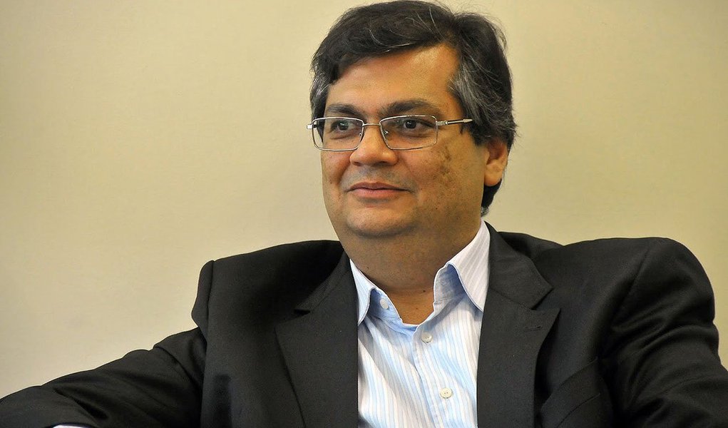 O Instituto Ibope revelou em pesquisa divulgada pela TV Mirante, que a diferença entre o candidato comunista Flávio Dino (PCdoB) e o seu principal adversário, Lobão Filho (PMDB), é de 12 pontos percentuais; o comunista tem 42% de intenções de votos contra 30% do peemedebista (Foto: Leonardo Lucena) O Instituto Ibope revelou em pesquisa divulgada pela TV Mirante, que a diferença entre o candidato comunista Flávio Dino (PCdoB) e o seu principal adversário, Lobão Filho (PMDB), é de 12 pontos percentuais; o comunista tem 42% de intenções de votos contra 30% do peemedebista