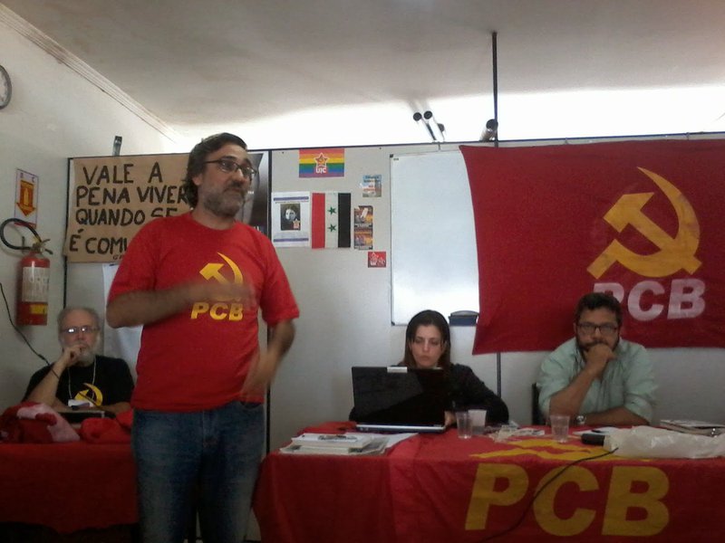 Cumprindo agenda de campanha na Bahia, o presidenciável Mauro Iasi (PCB) defendeu, durante palestra para alunos e professores da Faculdade de Filosofia e Ciências Humanas da Universidade Federal da Bahia (UFBA), a luta pela Universidade Popular com acesso universal ao ensino, de forma gratuita e formação crítica (Foto: Voney Malta) Cumprindo agenda de campanha na Bahia, o presidenciável Mauro Iasi (PCB) defendeu, durante palestra para alunos e professores da Faculdade de Filosofia e Ciências Humanas da Universidade Federal da Bahia (UFBA), a luta pela Universidade Popular com acesso universal ao ensino, de forma gratuita e formação crítica