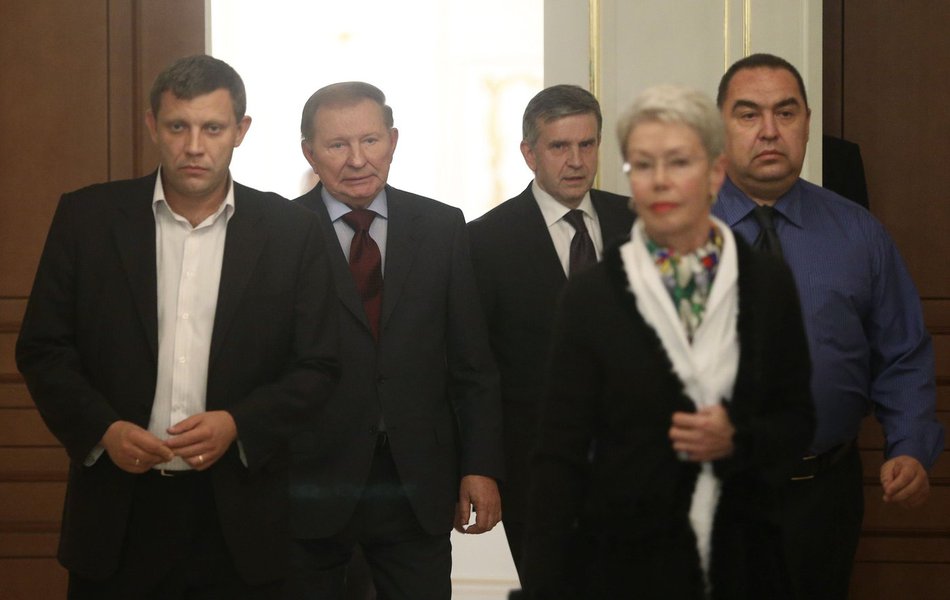 Acordo, que entrou em vigor às 12h (horário de Brasília), foi acertado durante as conversas de paz com representantes da Rússia e da Organização para a Segurança e Cooperação na Europa (OSCE) em Minsk, capital de Belarus; no entanto, três explosões foram ouvidas a norte da cidade de Donetsk minutos após o cessar-fogo, segundo um correspondente da Reuters (Foto: Gisele Federicce) Acordo, que entrou em vigor às 12h (horário de Brasília), foi acertado durante as conversas de paz com representantes da Rússia e da Organização para a Segurança e Cooperação na Europa (OSCE) em Minsk, capital de Belarus; no entanto, três explosões foram ouvidas a norte da cidade de Donetsk minutos após o cessar-fogo, segundo um correspondente da Reuters