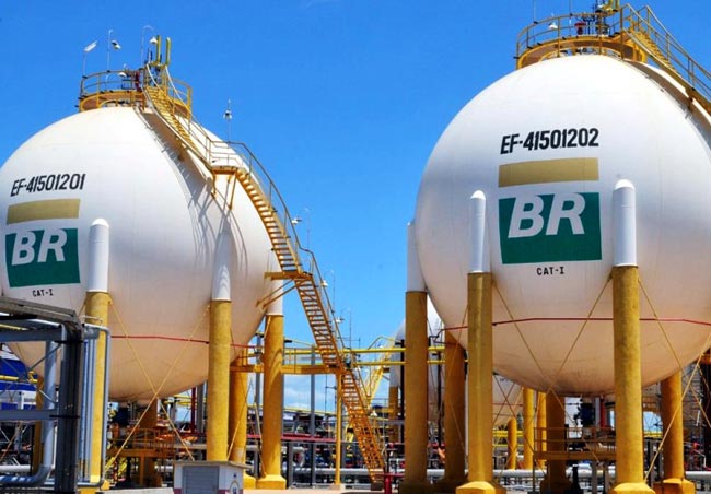 Privatizar esse patrimônio essencial que é o petróleo pode ser desastroso não só para a soberania e autossuficiência do país, mas sobretudo para os mais pobres e excluídos (Foto: Francisco Chagas) Privatizar esse patrimônio essencial que é o petróleo pode ser desastroso não só para a soberania e autossuficiência do país, mas sobretudo para os mais pobres e excluídos