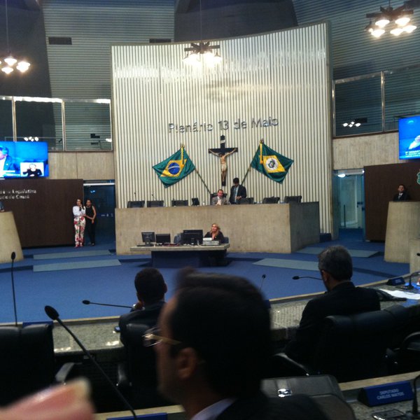 Em clima de tensão, a Comissão de Indústria, Comércio, Turismo e Serviços debateu durante mais de quatro horas, na tarde de ontem, sobre o Acquario Ceará. O presidente da comissão, deputado Bruno Gonçalves foi criticado pela oposição por não ter convocado o secretário de Turismo do Estado, Arialdo Pinho e sim, a secretária adjunta, Denise Carrá
(Foto: Renata Paiva) Em clima de tensão, a Comissão de Indústria, Comércio, Turismo e Serviços debateu durante mais de quatro horas, na tarde de ontem, sobre o Acquario Ceará. O presidente da comissão, deputado Bruno Gonçalves foi criticado pela oposição por não ter convocado o secretário de Turismo do Estado, Arialdo Pinho e sim, a secretária adjunta, Denise Carrá