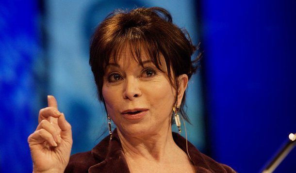 A escritora Isabel Allende está com 71 anos. Sim, ela tem algumas rugas; mas tem também um incrível ponto de vista. Nesta palestra franca dirigida a espectadores de todas as idades, ela fala de seus temores ao envelhecer e conta como planeja continuar a viver de modo apaixonado. (Foto: Gisele Federicce) A escritora Isabel Allende está com 71 anos. Sim, ela tem algumas rugas; mas tem também um incrível ponto de vista. Nesta palestra franca dirigida a espectadores de todas as idades, ela fala de seus temores ao envelhecer e conta como planeja continuar a viver de modo apaixonado.