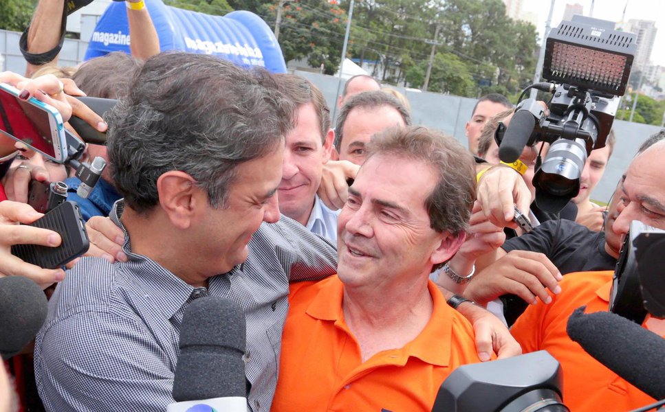 Deputado Paulo Pereira da Silva (SD-SP), o Paulinho da Força, deve ser julgado hoje pelo Supremo Tribunal Federal (STF) por falsificação de documento particular, falsidade ideológica e estelionato; caso envolve a compra de uma fazenda com recursos públicos, que teria sido superfaturada em R$ 1 milhão; um dos principais aliados do senador Aécio Neves (PSDB-MG) na oposição, Paulinho prometeu recolher 1 milhão de assinaturas pelo impeachment da presidente Dilma Rousseff antes do Primeiro de Maio (Foto: Leonardo Attuch) Deputado Paulo Pereira da Silva (SD-SP), o Paulinho da Força, deve ser julgado hoje pelo Supremo Tribunal Federal (STF) por falsificação de documento particular, falsidade ideológica e estelionato; caso envolve a compra de uma fazenda com recursos públicos, que teria sido superfaturada em R$ 1 milhão; um dos principais aliados do senador Aécio Neves (PSDB-MG) na oposição, Paulinho prometeu recolher 1 milhão de assinaturas pelo impeachment da presidente Dilma Rousseff antes do Primeiro de Maio