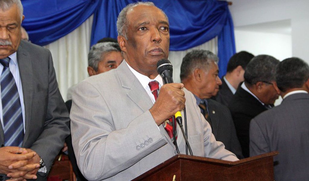 Pastores já coletam assinaturas para nova sigla; Igreja é hoje representada por dois candidatos à Presidência: Marina Silva, do PSB, e Pastor Everaldo, do PSC; no entanto, o coordenador do conselho político da Convenção Geral das Assembleias de Deus (CGADB), pastor Lélis Marinho, indica fragilidade em relação com ex-senadora: “É curioso, mas temos que buscar interlocução com uma de nossas seguidoras. Ela não assumiu compromissos” (Foto: Roberta Namour) Pastores já coletam assinaturas para nova sigla; Igreja é hoje representada por dois candidatos à Presidência: Marina Silva, do PSB, e Pastor Everaldo, do PSC; no entanto, o coordenador do conselho político da Convenção Geral das Assembleias de Deus (CGADB), pastor Lélis Marinho, indica fragilidade em relação com ex-senadora: “É curioso, mas temos que buscar interlocução com uma de nossas seguidoras. Ela não assumiu compromissos”