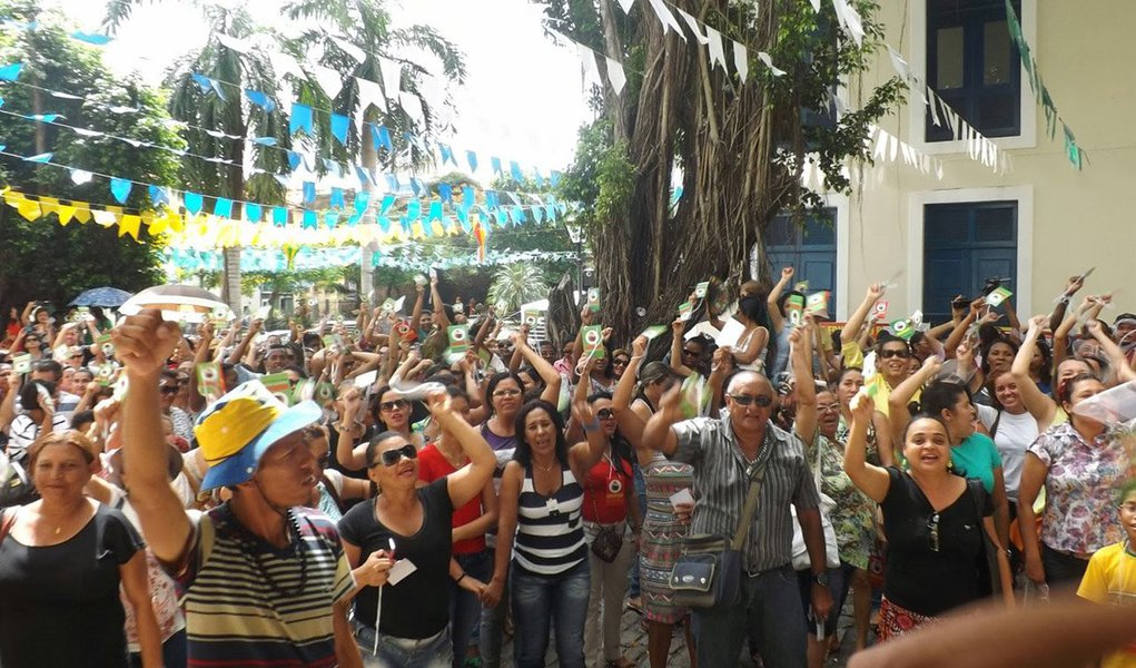 O Tribunal de Justiça do Maranhão (TJMA) extinguiu, sem resolução de mérito, ação com pedido de medida cautelar ajuizada pelo Sindicato dos Profissionais do Ensino Público Municipal de São Luís (Sindeducação) contra o Município de São Luís; o sindicato pleiteava à Justiça que proibisse o Município de proceder ao desconto nos vencimentos dos servidores em greve, bem como instaurar qualquer procedimento administrativo que tivesse por fundamento a ausência de trabalho por adesão à greve, até o trânsito em julgado da decisão final na ação principal, sob pena de multa diária no valor de R$ 5 mil (Foto: Leonardo Lucena) O Tribunal de Justiça do Maranhão (TJMA) extinguiu, sem resolução de mérito, ação com pedido de medida cautelar ajuizada pelo Sindicato dos Profissionais do Ensino Público Municipal de São Luís (Sindeducação) contra o Município de São Luís; o sindicato pleiteava à Justiça que proibisse o Município de proceder ao desconto nos vencimentos dos servidores em greve, bem como instaurar qualquer procedimento administrativo que tivesse por fundamento a ausência de trabalho por adesão à greve, até o trânsito em julgado da decisão final na ação principal, sob pena de multa diária no valor de R$ 5 mil