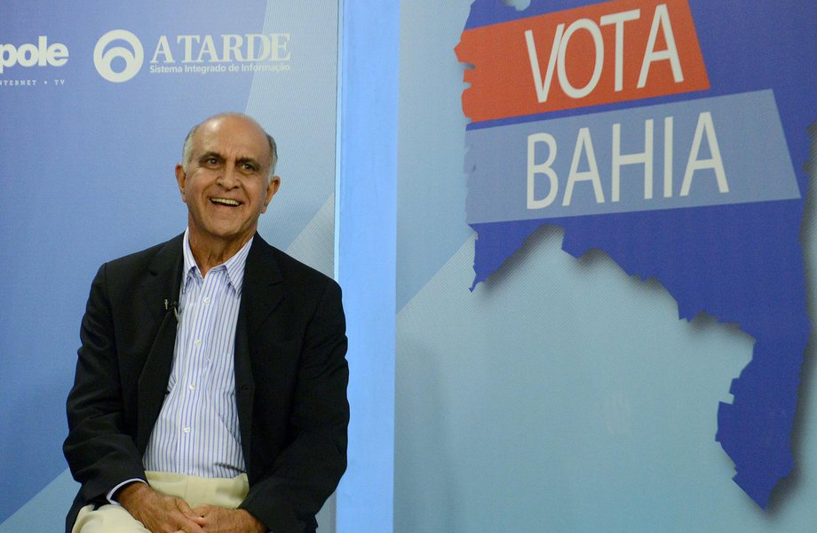 Candidato do DEM ao governo do Estado foi sabatinado nesta terça pelo projeto 'Vota Bahia' e aproveitou oportunidade para detonar a gestão do governador Jaques Wagner (PT) em áreas cruciais como saúde, educação e segurança; "A insegurança pública está insustentável. A Bahia passou a ser um dos estados mais violentos do País. E a situação começou a ficar mais grave a partir de 2007", disse o democrata; ele propôs "restabelecimento da confiança entre governo e polícias, cuja relação se esgarçou ultimamente" (Foto: Romulo Faro) Candidato do DEM ao governo do Estado foi sabatinado nesta terça pelo projeto 'Vota Bahia' e aproveitou oportunidade para detonar a gestão do governador Jaques Wagner (PT) em áreas cruciais como saúde, educação e segurança; "A insegurança pública está insustentável. A Bahia passou a ser um dos estados mais violentos do País. E a situação começou a ficar mais grave a partir de 2007", disse o democrata; ele propôs "restabelecimento da confiança entre governo e polícias, cuja relação se esgarçou ultimamente"