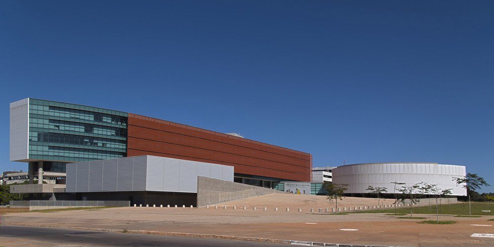 Ainda não foi dessa vez que o governador Agnelo Queiroz (PT) conseguiu capitalizar o GDF para pagamento de servidores e fornecedores; distritais de oposição esvaziaram ontem (19) a votação da criação do Fundo Especial da Dívida Ativa (Fedat), que permitiria a captação de até R$ 2 bilhões para o Distrito Federal ainda em 2014; com a obstrução, o texto só volta a ser discutido em plenário na próxima terça-feira (25) (Foto: Leonardo Araújo) Ainda não foi dessa vez que o governador Agnelo Queiroz (PT) conseguiu capitalizar o GDF para pagamento de servidores e fornecedores; distritais de oposição esvaziaram ontem (19) a votação da criação do Fundo Especial da Dívida Ativa (Fedat), que permitiria a captação de até R$ 2 bilhões para o Distrito Federal ainda em 2014; com a obstrução, o texto só volta a ser discutido em plenário na próxima terça-feira (25)