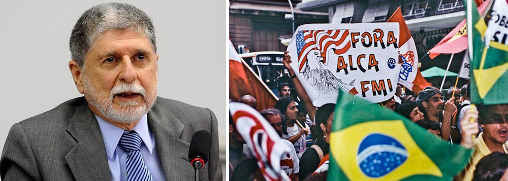 Ex-chanceler alerta "intelectuais progressistas" para a volta de "liberais de todos os matizes, propondo até mesmo uma nova ALCA"; "Os que propugnam por esse redirecionamento de nossa inserção no mundo parecem ignorar que mudanças desse porte, sem um mandato popular expresso nas urnas, seriam não só prejudiciais economicamente, mas constituiriam uma violência contra a democracia", escreveu (Foto: Gisele Federicce) Ex-chanceler alerta "intelectuais progressistas" para a volta de "liberais de todos os matizes, propondo até mesmo uma nova ALCA"; "Os que propugnam por esse redirecionamento de nossa inserção no mundo parecem ignorar que mudanças desse porte, sem um mandato popular expresso nas urnas, seriam não só prejudiciais economicamente, mas constituiriam uma violência contra a democracia", escreveu