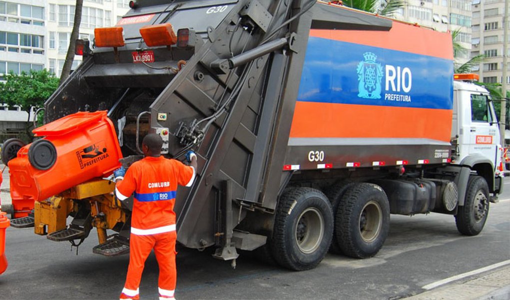 O desentendimento em torno do desconto das horas paradas levou a um impasse nas negociações entre garis, que fizeram greve durante oito dias, no Rio de Janeiro, e a Companhia Municipal de Limpeza Urbana (Comlurb; durante sessão no Tribunal Regional do Trabalho (TRT), não houve acordo, e o processo referente à greve, encerrada na última sexta-feira (20), foi retirado de pauta (Foto: Leonardo Lucena) O desentendimento em torno do desconto das horas paradas levou a um impasse nas negociações entre garis, que fizeram greve durante oito dias, no Rio de Janeiro, e a Companhia Municipal de Limpeza Urbana (Comlurb; durante sessão no Tribunal Regional do Trabalho (TRT), não houve acordo, e o processo referente à greve, encerrada na última sexta-feira (20), foi retirado de pauta