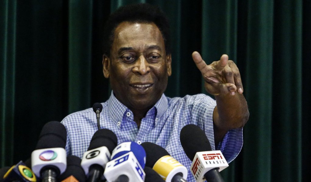 O ex-jogador Pelé teve alta no final da tarde sábado após passar por um procedimento cirúrgico na próstata, informou o hospital Albert Einstein, em São Paulo (Foto: Leonardo Attuch) O ex-jogador Pelé teve alta no final da tarde sábado após passar por um procedimento cirúrgico na próstata, informou o hospital Albert Einstein, em São Paulo