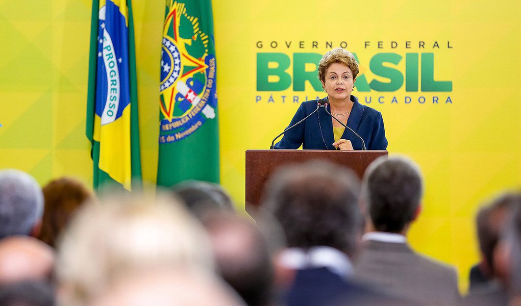 "Os tempos que vêm aí não serão fáceis para ela. Não estão sendo mas ainda vai piorar. Ela vai precisa de muita boa vontade para aprovar o ajuste fiscal, no clima atual do Congresso", diz a colunista Tereza Cruvinel, que elogia a decisão da presidente de se reunir com os líderes aliados nesta manhã (Foto: Leonardo Attuch) "Os tempos que vêm aí não serão fáceis para ela. Não estão sendo mas ainda vai piorar. Ela vai precisa de muita boa vontade para aprovar o ajuste fiscal, no clima atual do Congresso", diz a colunista Tereza Cruvinel, que elogia a decisão da presidente de se reunir com os líderes aliados nesta manhã