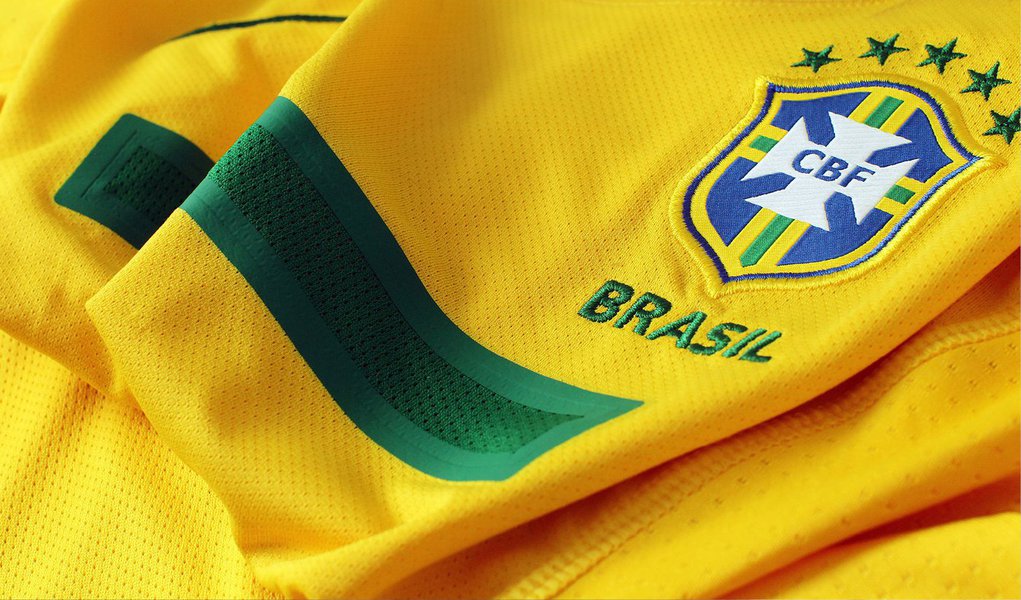 Valendo a partir desta semana, os clubes que não pagarem seus compromissos em dia com os atletas poderão ser punidos pelo STJD em caso de denúncia; "Artigo 18 - O Clube que, por período igual ou superior a 30 (trinta) dias, estiver em atraso com o pagamento de remuneração, devida única e exclusivamente durante a competição, conforme pactuado em Contrato Especial de Trabalho Desportivo, a atleta profissional registrado, ficará sujeito à perda de 3 (três) pontos por partida a ser disputada, depois de reconhecida a mora e o inadimplemento por decisão do Superior Tribunal de Justiça Desportiva (STJD)" diz o novo texto do regulamento (Foto: Luis Mauro Queiroz) Valendo a partir desta semana, os clubes que não pagarem seus compromissos em dia com os atletas poderão ser punidos pelo STJD em caso de denúncia; "Artigo 18 - O Clube que, por período igual ou superior a 30 (trinta) dias, estiver em atraso com o pagamento de remuneração, devida única e exclusivamente durante a competição, conforme pactuado em Contrato Especial de Trabalho Desportivo, a atleta profissional registrado, ficará sujeito à perda de 3 (três) pontos por partida a ser disputada, depois de reconhecida a mora e o inadimplemento por decisão do Superior Tribunal de Justiça Desportiva (STJD)" diz o novo texto do regulamento