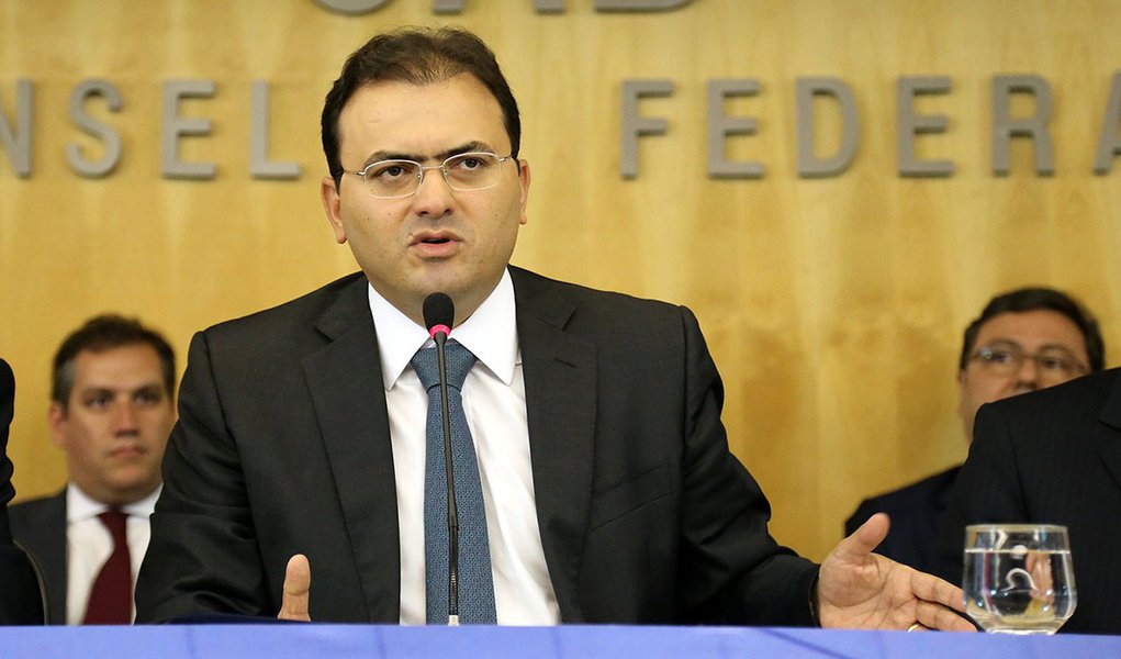 Marcus Vinícius Coêlho é o candidato mais forte para substituir, no Supremo Tribunal Federal, o ex-presidente Joaquim Barbosa, que se aposentou no ano passado; seu nome recebe o apoio do atual presidente, Ricardo Lewandowski; presidente Dilma deve anunciar o novo ministro na sexta-feira (Foto: Gisele Federicce) Marcus Vinícius Coêlho é o candidato mais forte para substituir, no Supremo Tribunal Federal, o ex-presidente Joaquim Barbosa, que se aposentou no ano passado; seu nome recebe o apoio do atual presidente, Ricardo Lewandowski; presidente Dilma deve anunciar o novo ministro na sexta-feira