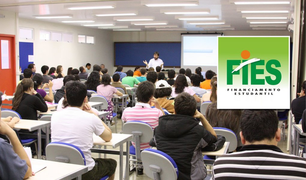 O Ministério da Educação divulgou na tarde desta quinta-feria, 12, nota para tranquilizar os estudantes que ainda não conseguiram renovar o contrato do Fundo de Financiamento Estudantil (Fies); segundo o MEC, todos que firmaram os contratos até 2014 têm assegurado o aditamento; ao todo, foram renovados mais de 830 mil contratos de um total de 1,9 milhão; sistema ficará aberto até o dia 30 de abril (Foto: Aquiles Lins) O Ministério da Educação divulgou na tarde desta quinta-feria, 12, nota para tranquilizar os estudantes que ainda não conseguiram renovar o contrato do Fundo de Financiamento Estudantil (Fies); segundo o MEC, todos que firmaram os contratos até 2014 têm assegurado o aditamento; ao todo, foram renovados mais de 830 mil contratos de um total de 1,9 milhão; sistema ficará aberto até o dia 30 de abril