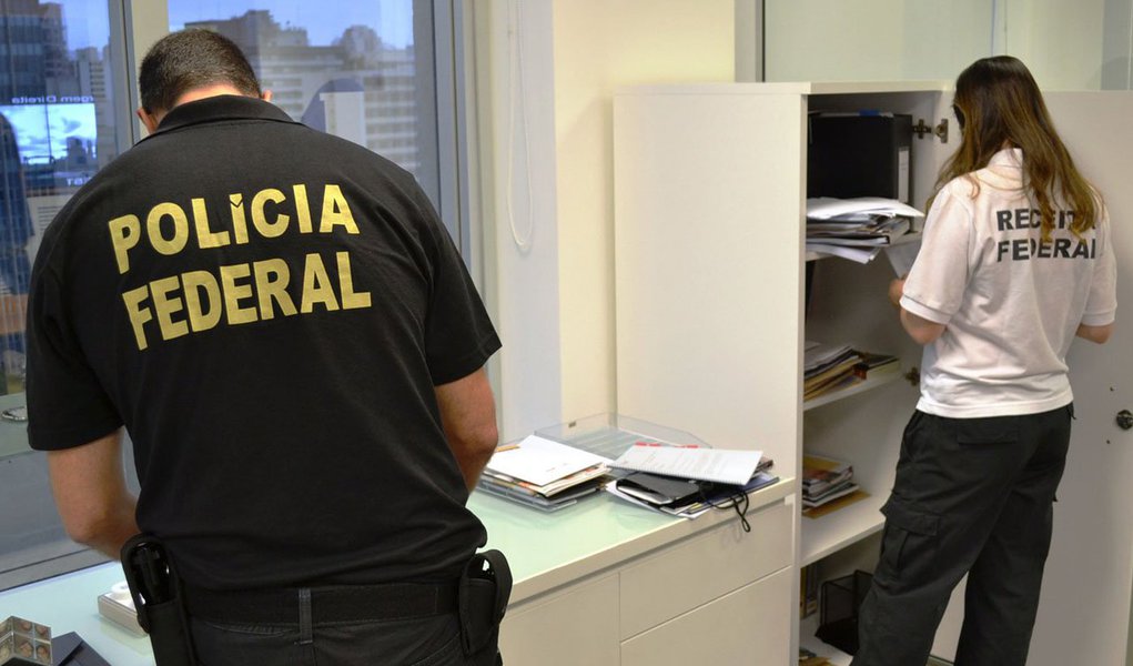 Teor dos depoimentos de dirigentes das construtoras Queiroz Galvão e Engevix, feitos no fim de semana, foram divulgados nesta segunda-feira pela Justiça Federal do Paraná; eles negaram ter conhecido de acordo entre empresas para dividir a execução de projetos da estatal e o pagamento de propina e executivos da companhia e a partidos políticos (Foto: Gisele Federicce) Teor dos depoimentos de dirigentes das construtoras Queiroz Galvão e Engevix, feitos no fim de semana, foram divulgados nesta segunda-feira pela Justiça Federal do Paraná; eles negaram ter conhecido de acordo entre empresas para dividir a execução de projetos da estatal e o pagamento de propina e executivos da companhia e a partidos políticos