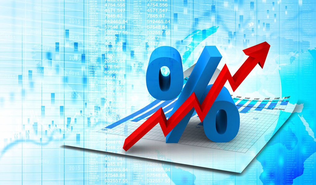 De acordo com dados divulgados hoje (25) pelo Banco Central, a taxa média de juros com recursos livres, que podem ser aplicados livremente pelos bancos, ficou em 54,3% ao ano no último mês; boa parte do aumento dos juros ocorreu devido ao cheque especial, cuja taxa média anual chegou a 214,2% ao ano em fevereiro; juros do cartão de crédito também contribuíram para o resultado, com taxas que ficaram em 78,7% ao ano no mês passado, os maiores desde abril de 2011 (Foto: Aquiles Lins) De acordo com dados divulgados hoje (25) pelo Banco Central, a taxa média de juros com recursos livres, que podem ser aplicados livremente pelos bancos, ficou em 54,3% ao ano no último mês; boa parte do aumento dos juros ocorreu devido ao cheque especial, cuja taxa média anual chegou a 214,2% ao ano em fevereiro; juros do cartão de crédito também contribuíram para o resultado, com taxas que ficaram em 78,7% ao ano no mês passado, os maiores desde abril de 2011