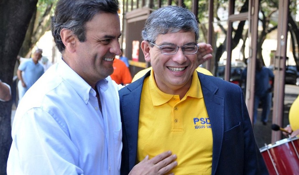 “Aécio não utilizou aeronaves do governo de Minas Gerais na condição de ex-governador, mas, sim, no exercício do cargo de senador pelo Estado”, disse o deputado federal Marcus Pestana, presidente do PSDB de Minas Gerais; senador tucano se envolveu em nova polêmica ao usar aeronaves do governo de Minas Gerais, sem a presença de autoridade estadual, ao menos seis vezes após deixar o cargo de governador, em 2010 (Foto: Roberta Namour) “Aécio não utilizou aeronaves do governo de Minas Gerais na condição de ex-governador, mas, sim, no exercício do cargo de senador pelo Estado”, disse o deputado federal Marcus Pestana, presidente do PSDB de Minas Gerais; senador tucano se envolveu em nova polêmica ao usar aeronaves do governo de Minas Gerais, sem a presença de autoridade estadual, ao menos seis vezes após deixar o cargo de governador, em 2010