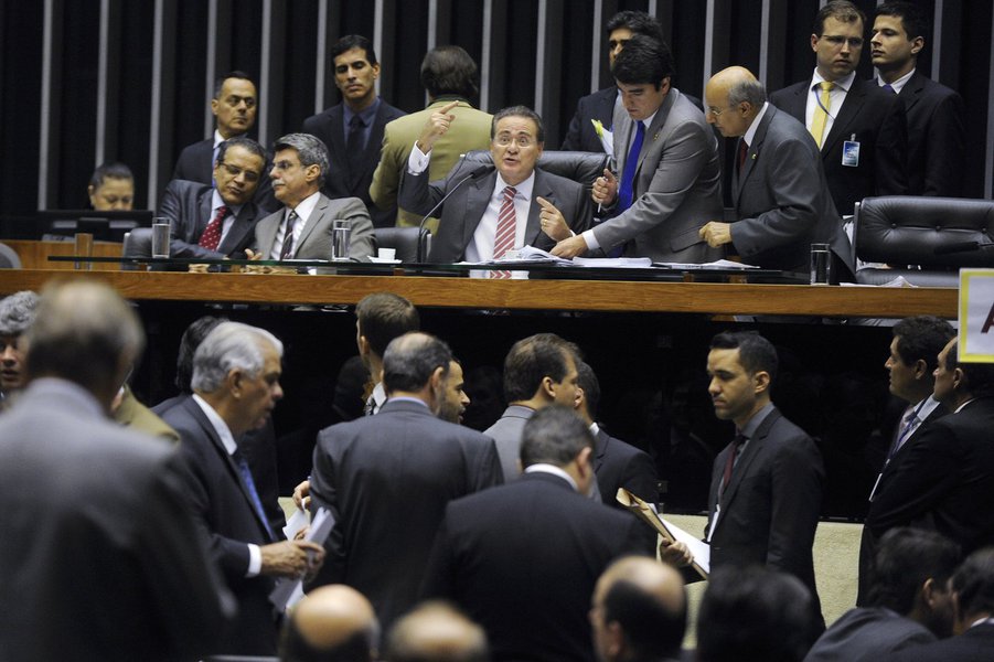 Resultado foi divulgado pelo presidente do Senado e da Mesa do Congresso, Renan Calheiros; havia a expectativa de derrubada de pelo menos um deles, o que estipula regras para a criação, a incorporação, a fusão e o desmembramento de municípios (Foto: Gisele Federicce) Resultado foi divulgado pelo presidente do Senado e da Mesa do Congresso, Renan Calheiros; havia a expectativa de derrubada de pelo menos um deles, o que estipula regras para a criação, a incorporação, a fusão e o desmembramento de municípios
