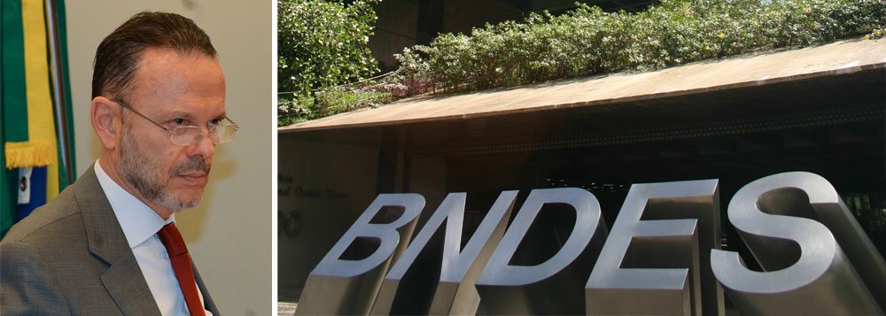 Resultado é 5,4% maior do que o registrado em 2013; apesar do resultado positivo, o BNDES admitiu em seu balanço ter registrado perdas por causa dos investimentos na Petrobras; banco avalia uma perda passível de não recuperação, referente à estatal, no montante de R$ 2,6 bilhões, líquidos dos efeitos tributários; desse valor, R$ 1 bilhão já foi reconhecido no balanço de 2014 (Foto: Gisele Federicce) Resultado é 5,4% maior do que o registrado em 2013; apesar do resultado positivo, o BNDES admitiu em seu balanço ter registrado perdas por causa dos investimentos na Petrobras; banco avalia uma perda passível de não recuperação, referente à estatal, no montante de R$ 2,6 bilhões, líquidos dos efeitos tributários; desse valor, R$ 1 bilhão já foi reconhecido no balanço de 2014