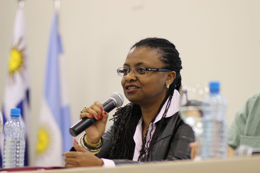 Mineira de Belo Horizonte, a nova ministra da Secretaria de Política de Promoção da Igualdade Racial, Nilma Lino Gomes, é pedagoga, graduada pela Universidade Federal de Minas Gerais (UFMG) em 1988; em abril de 2013, tornou-se a primeira mulher negra do Brasil a comandar uma universidade federal, ao ser nomeada reitora da Universidade da Integração Internacional da Lusofonia Afro-brasileira (Unilab) (Foto: Leonardo Attuch) Mineira de Belo Horizonte, a nova ministra da Secretaria de Política de Promoção da Igualdade Racial, Nilma Lino Gomes, é pedagoga, graduada pela Universidade Federal de Minas Gerais (UFMG) em 1988; em abril de 2013, tornou-se a primeira mulher negra do Brasil a comandar uma universidade federal, ao ser nomeada reitora da Universidade da Integração Internacional da Lusofonia Afro-brasileira (Unilab)
