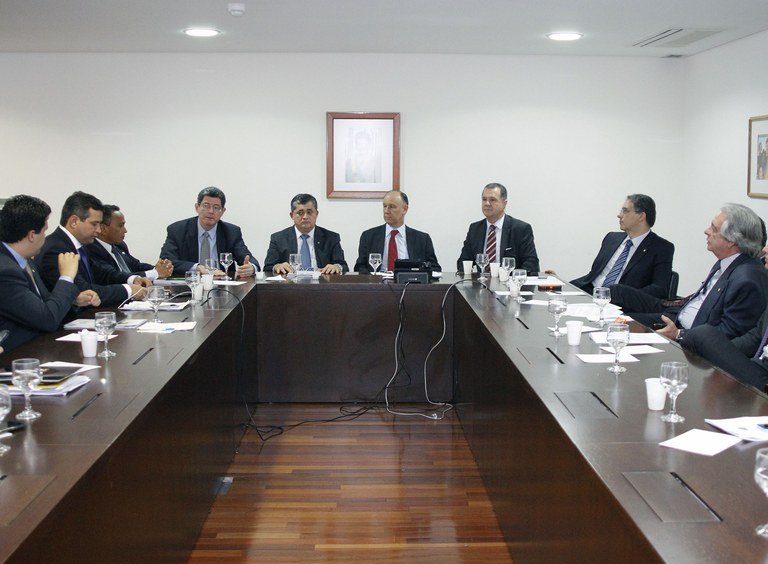 O líder do governo na Câmara Federal, deputado José Guimarães informou que o o Palácio do Planalto está empenhado em aprovar o reajuste para o salário mínimo até o dia 1º de Maio, feriado internacional do Dia do Trabalho. A MP com a nova proposta foi assinada hoje pela presidente Dilma Rousseff e deverá ser enviada ao Congresso, até amanhã (25)
(Foto: Fatima 247) O líder do governo na Câmara Federal, deputado José Guimarães informou que o o Palácio do Planalto está empenhado em aprovar o reajuste para o salário mínimo até o dia 1º de Maio, feriado internacional do Dia do Trabalho. A MP com a nova proposta foi assinada hoje pela presidente Dilma Rousseff e deverá ser enviada ao Congresso, até amanhã (25)