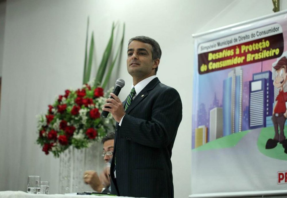 O promotor Leonardo Roscoe Bessa é o novo procurador-geral de Justiça do Distrito Federal, cargo para o qual foi nomeado para os próximos dois anos; A nomeação foi assinada nesta quinta-feira (20) pela presidente Dilma Rousseff; também concorriam o procurador Diaulas Ribeiro e o promotor Carlos Alberto Cantarutti (Foto: Leonardo Araújo) O promotor Leonardo Roscoe Bessa é o novo procurador-geral de Justiça do Distrito Federal, cargo para o qual foi nomeado para os próximos dois anos; A nomeação foi assinada nesta quinta-feira (20) pela presidente Dilma Rousseff; também concorriam o procurador Diaulas Ribeiro e o promotor Carlos Alberto Cantarutti