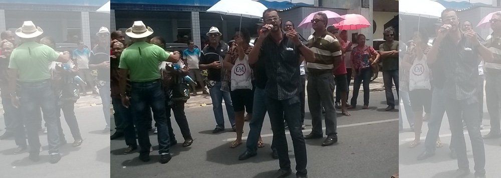 Cerca de três mil funcionários da Prefeitura de Maceió protestaram na manhã desta quinta-feira (5), pelas ruas do Centro; eles cobram reajuste salarial, progressão na carreira e melhor condição de trabalho; enquanto não ocorre um entendimento, categoria permanece em greve (Foto: Voney Malta) Cerca de três mil funcionários da Prefeitura de Maceió protestaram na manhã desta quinta-feira (5), pelas ruas do Centro; eles cobram reajuste salarial, progressão na carreira e melhor condição de trabalho; enquanto não ocorre um entendimento, categoria permanece em greve