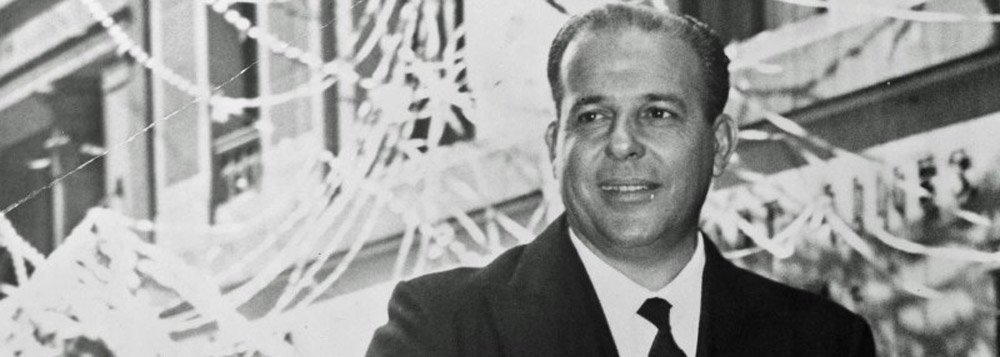 Após quase 38 anos, o Brasil poderá ter uma resposta definitiva sobre a causa da morte do ex-presidente da República João Goulart morto no exílio, no dia 6 de dezembro de 1976, na Argentina; o resultado final da perícia dos restos mortais de Jango, com era conhecido, será divulgado na segunda-feira (1º); foi iniciada a etapa final de elaboração do laudo pericial da causa da morte, que tem como causa oficial um ataque cardíaco; peritos da PF e de dois laboratórios estrangeiros confrontarão os resultados das análises dos restos mortais do ex-presidente para confecção do parecer final (Foto: Leonardo Lucena) Após quase 38 anos, o Brasil poderá ter uma resposta definitiva sobre a causa da morte do ex-presidente da República João Goulart morto no exílio, no dia 6 de dezembro de 1976, na Argentina; o resultado final da perícia dos restos mortais de Jango, com era conhecido, será divulgado na segunda-feira (1º); foi iniciada a etapa final de elaboração do laudo pericial da causa da morte, que tem como causa oficial um ataque cardíaco; peritos da PF e de dois laboratórios estrangeiros confrontarão os resultados das análises dos restos mortais do ex-presidente para confecção do parecer final