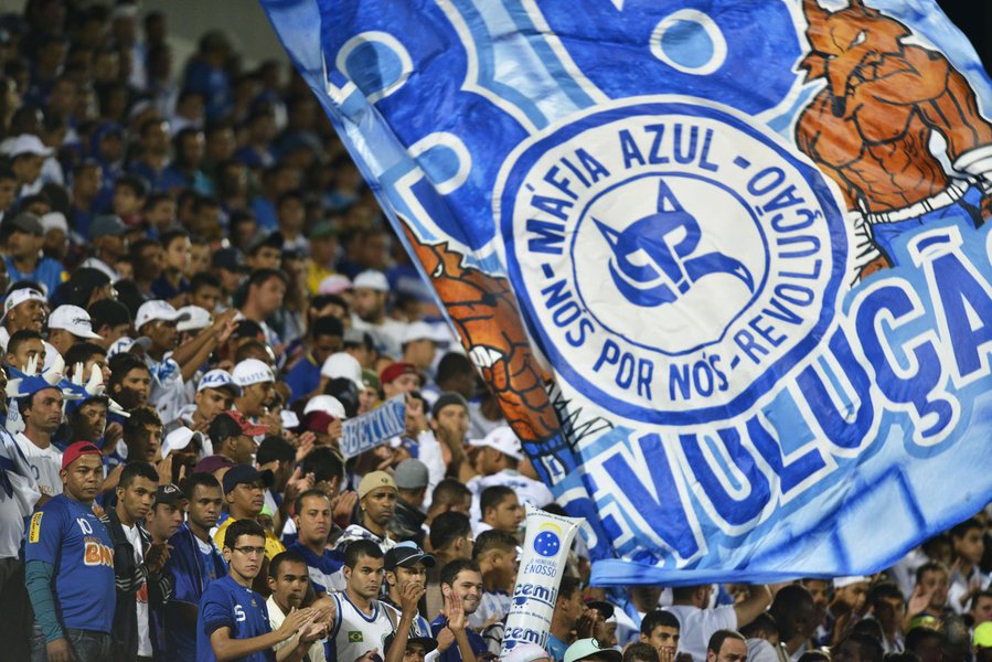Com o título do Campeonato Mineiro deste ano, o Cruzeiro pode ter saldo positivo financeiramente. A renda do clube, quase conquiste a Copa do Brasil, pode ultrapassar os R$ 200 milhões. Na temporada passada o clube também teve um saldo positivo de R$ 188 milhões. (Foto: Luis Mauro Queiroz) Com o título do Campeonato Mineiro deste ano, o Cruzeiro pode ter saldo positivo financeiramente. A renda do clube, quase conquiste a Copa do Brasil, pode ultrapassar os R$ 200 milhões. Na temporada passada o clube também teve um saldo positivo de R$ 188 milhões.