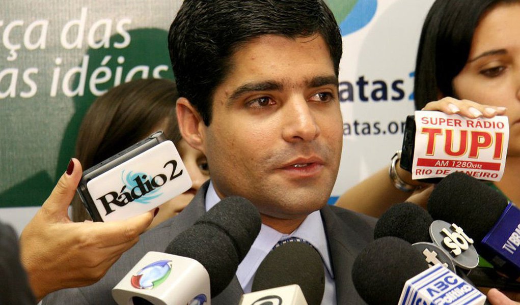 Com baixa representatividade no Congresso, fusão com o partido pode atingir base de 47 deputados e oito senadores, a quarta maior bancada nas casas legislativas; além disso, garante maior tempo de TV ao prefeito de Salvador, ACM Neto, que pretende concorrer à reeleição em 2016 e cogitava deixar o DEM (Foto: Roberta Namour) Com baixa representatividade no Congresso, fusão com o partido pode atingir base de 47 deputados e oito senadores, a quarta maior bancada nas casas legislativas; além disso, garante maior tempo de TV ao prefeito de Salvador, ACM Neto, que pretende concorrer à reeleição em 2016 e cogitava deixar o DEM