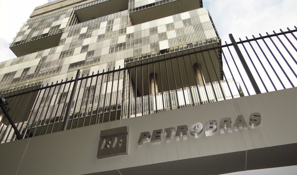 Petrobras anunciou nesta terça (25) a criação do cargo de diretor de Governança, Risco e Conformidade; medida foi aprovada durante reunião do Conselho de Administração da estatal; missão do novo diretor é "assegurar a conformidade processual e mitigar riscos nas atividades da companhia, dentre eles, os de fraude e corrupção" (Foto: Valter Lima) Petrobras anunciou nesta terça (25) a criação do cargo de diretor de Governança, Risco e Conformidade; medida foi aprovada durante reunião do Conselho de Administração da estatal; missão do novo diretor é "assegurar a conformidade processual e mitigar riscos nas atividades da companhia, dentre eles, os de fraude e corrupção"