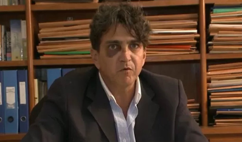 O Ministério Público do Maranhão publicou nota informando que as denúncias de um promotor, de que existe uma organização criminosa que atua na entidade, "são inverídicas e que estão sendo adotadas todas as medidas judiciais e administrativas contra o referido promotor de justiça Carlos Serra Martins, considerando a denunciação caluniosa feita perante o CNMP, os órgãos públicos e a imprensa"; "O MPMA informa, ainda, que o referido promotor de justiça já responde a Ações Penais em tramitação no Tribunal de Justiça e a oito procedimentos disciplinares avocados pelo Conselho Nacional do Ministério Público" (Foto: Leonardo Lucena) O Ministério Público do Maranhão publicou nota informando que as denúncias de um promotor, de que existe uma organização criminosa que atua na entidade, "são inverídicas e que estão sendo adotadas todas as medidas judiciais e administrativas contra o referido promotor de justiça Carlos Serra Martins, considerando a denunciação caluniosa feita perante o CNMP, os órgãos públicos e a imprensa"; "O MPMA informa, ainda, que o referido promotor de justiça já responde a Ações Penais em tramitação no Tribunal de Justiça e a oito procedimentos disciplinares avocados pelo Conselho Nacional do Ministério Público"