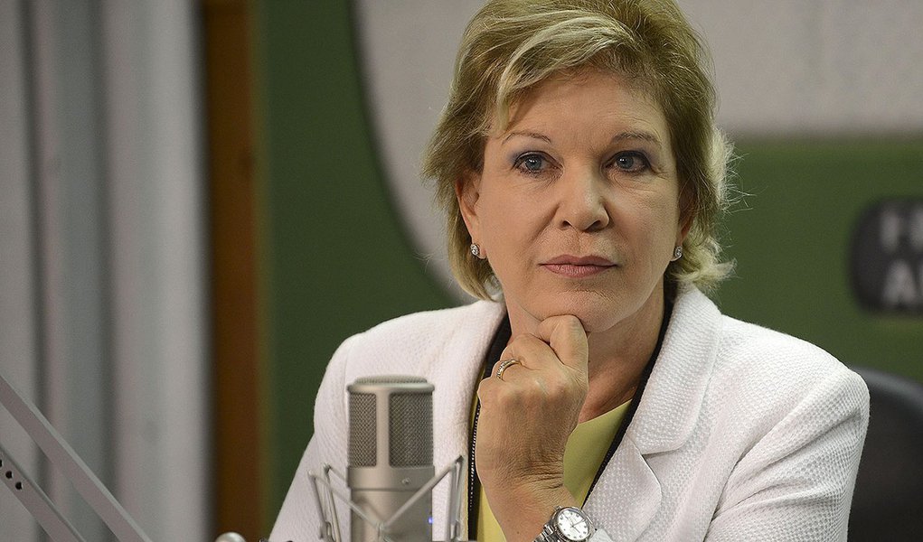 A cúpula do PT não digeriu a entrevistada ex-ministra da Cultura Marta Suplicy ao jornal Estado de São Paulo; para os membros da legenda, as criticas feitas por ela contra a presidente Dilma Rousseff e o ministro da Casa Civil, Aloísio Mercadante, servem apenas para demonstrar mágoa e para colocar o nome de Marta em evidência visando a disputa eleitoral pela prefeitura de São Paulo em 2016; "Essas vaidades, colocando os interesses pessoais acima do partido, prejudicam muito", disse o vice-presidente do PT, Alberto Cantalice (Foto: Paulo Emílio) www.brasil247.com - A cúpula do PT não digeriu a entrevistada ex-ministra da Cultura Marta Suplicy ao jornal Estado de São Paulo; para os membros da legenda, as criticas feitas por ela contra a presidente Dilma Rousseff e o ministro da Casa Civil, Aloísio Mercadante, servem apenas para demonstrar mágoa e para colocar o nome de Marta em evidência visando a disputa eleitoral pela prefeitura de São Paulo em 2016; "Essas vaidades, colocando os interesses pessoais acima do partido, prejudicam muito", disse o vice-presidente do PT, Alberto Cantalice