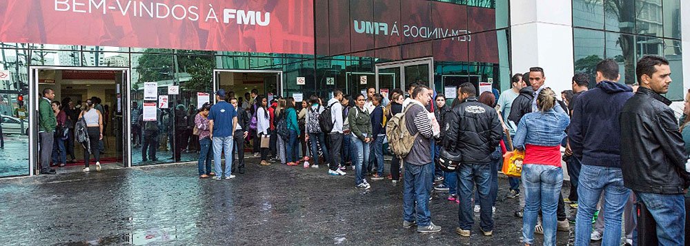 Após aumento de gastos, Fies terá limite de vagas por instituição e será unificado nos moldes do Sisu, segundo o secretário-executivo do Ministério da Educação, Luiz Cláudio Costa; de 2010 até 2014, o custo do programa cresceu 13 vezes - saltou de R$ 1,1 bilhão para R$ 13,4 bilhões, em valores corrigidos; por outro lado, a média anual de aumento de alunos nas instituições particulares passou de 5%, entre 2003 e 2009, para 3% de 2010 até 2013 (Foto: Roberta Namour) Após aumento de gastos, Fies terá limite de vagas por instituição e será unificado nos moldes do Sisu, segundo o secretário-executivo do Ministério da Educação, Luiz Cláudio Costa; de 2010 até 2014, o custo do programa cresceu 13 vezes - saltou de R$ 1,1 bilhão para R$ 13,4 bilhões, em valores corrigidos; por outro lado, a média anual de aumento de alunos nas instituições particulares passou de 5%, entre 2003 e 2009, para 3% de 2010 até 2013