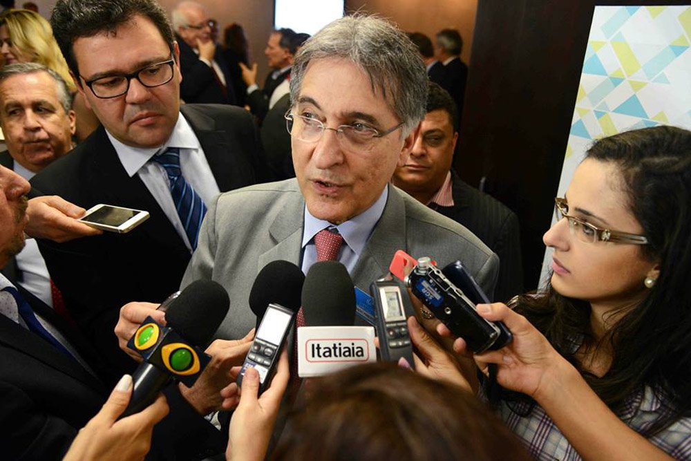 O Tribunal Regional Eleitoral (TRE-MG) reprovou as contas do governador eleito de Minas Gerais, Fernando Pimentel (PT); de acordo com o parecer do tribunal, Pimentel teria extrapolado seu limite de gastos em R$ 10.171.169,64; a companha do petista, a mais cara do país, atingiu R$ 52 milhões; a multa foi de R$ 50 milhões; ainda cabe recurso (Foto: Leonardo Lucena) O Tribunal Regional Eleitoral (TRE-MG) reprovou as contas do governador eleito de Minas Gerais, Fernando Pimentel (PT); de acordo com o parecer do tribunal, Pimentel teria extrapolado seu limite de gastos em R$ 10.171.169,64; a companha do petista, a mais cara do país, atingiu R$ 52 milhões; a multa foi de R$ 50 milhões; ainda cabe recurso