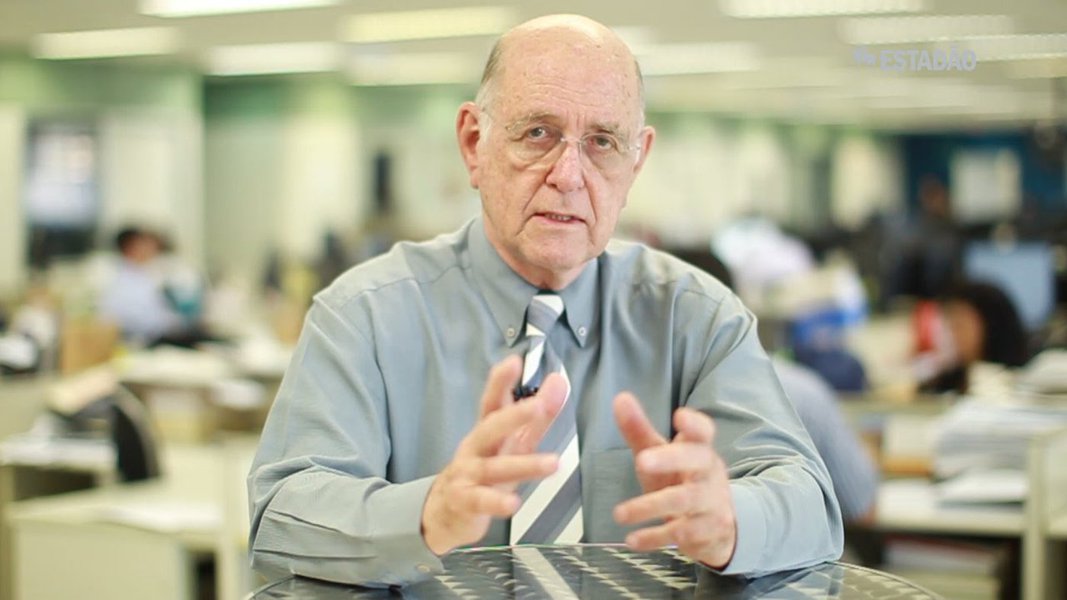 "É mais provável que a população e até formadores de opinião levem mais tempo para entender que já há mais chão do que havia há cem dias, porque a terapêutica é dolorosa e na dor é mais difícil de perceber sinais de melhora. Mas quem abrir os olhos terá condições de enxergar mudanças na direção correta", diz o colunista econômico do jornal Estado de S. Paulo, Celso Ming; ele afirma que o ajuste fiscal vem sendo viabilizado e que o risco de rebaixamento do País foi dissipado; ele destaca ainda a forte alta da Petrobras nos últimos dias (Foto: Leonardo Attuch) "É mais provável que a população e até formadores de opinião levem mais tempo para entender que já há mais chão do que havia há cem dias, porque a terapêutica é dolorosa e na dor é mais difícil de perceber sinais de melhora. Mas quem abrir os olhos terá condições de enxergar mudanças na direção correta", diz o colunista econômico do jornal Estado de S. Paulo, Celso Ming; ele afirma que o ajuste fiscal vem sendo viabilizado e que o risco de rebaixamento do País foi dissipado; ele destaca ainda a forte alta da Petrobras nos últimos dias