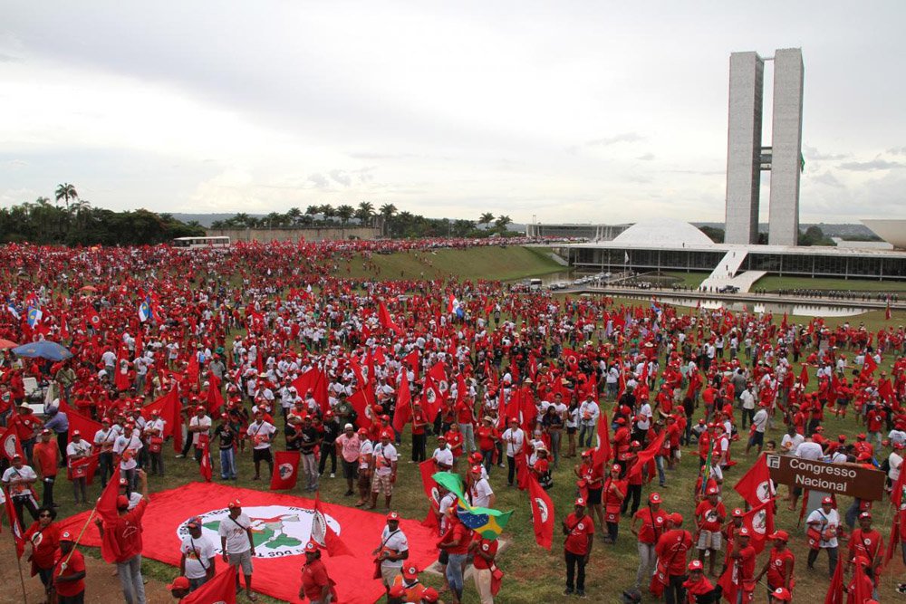 O objetivo, segundo o ministro Gilberto Carvalho, é fazer da posse uma festa de celebração da vitória na disputa eleitoral e mostrar que a presidente tem respaldo popular; meta é encher a Praça dos Três Poderes, afirma ele (Foto: Gisele Federicce) O objetivo, segundo o ministro Gilberto Carvalho, é fazer da posse uma festa de celebração da vitória na disputa eleitoral e mostrar que a presidente tem respaldo popular; meta é encher a Praça dos Três Poderes, afirma ele
