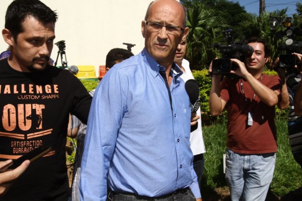 Após reconhecer irregularidades na Receita Estadual em Londrina, Norte paranaense, a Secretaria Estadual da Fazenda exonerou os auditores fiscais presos durante as operações realizadas pelo Grupo de Atuação Especial de Combate ao Crime Organizado (Gaeco), vinculado ao MP-PR; segundo as investigações, um grupo na Receita Estadual protegia a sonegação fiscal de empresário em troca de propina; um dos investigados é Luiz Abi, primo do governador Beto Richa (PSDB) (Foto: Leonardo Lucena) Após reconhecer irregularidades na Receita Estadual em Londrina, Norte paranaense, a Secretaria Estadual da Fazenda exonerou os auditores fiscais presos durante as operações realizadas pelo Grupo de Atuação Especial de Combate ao Crime Organizado (Gaeco), vinculado ao MP-PR; segundo as investigações, um grupo na Receita Estadual protegia a sonegação fiscal de empresário em troca de propina; um dos investigados é Luiz Abi, primo do governador Beto Richa (PSDB)