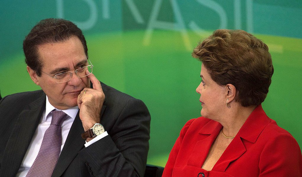 Fernando Britto, do Tijolaço, diz que citação em lista de Rodrigo Janot ao STF está por trás do afrontamento público do presidente do Senado, Renan Calheiros contra a presidenta Dilma Rousseff: "Renan acha que estamos ainda nos tempos de Sarney e FHC, quando um presidente estalava os dedos e um processo parava? Dilma avisou para quem quisesse ouvir e fez muito bem: que estiver na roda, roda…" (Foto: Roberta Namour) Fernando Britto, do Tijolaço, diz que citação em lista de Rodrigo Janot ao STF está por trás do afrontamento público do presidente do Senado, Renan Calheiros contra a presidenta Dilma Rousseff: "Renan acha que estamos ainda nos tempos de Sarney e FHC, quando um presidente estalava os dedos e um processo parava? Dilma avisou para quem quisesse ouvir e fez muito bem: que estiver na roda, roda…"