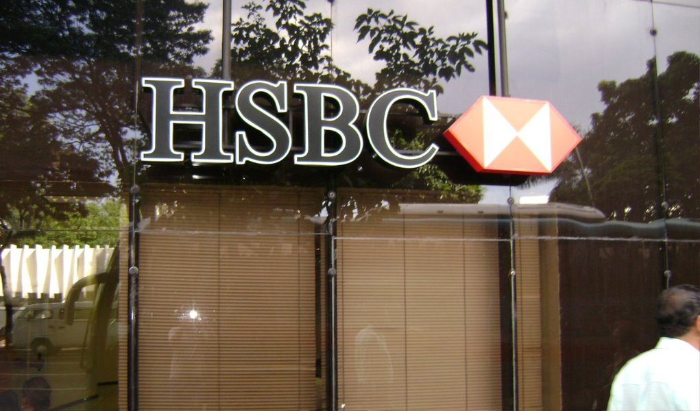 O Ministério da Fazenda abriu, por meio da sua Corregedoria-Geral, uma sindicância para apurar o vazamento de uma lista com 340 nomes de pessoas com contas no banco HSBC na Suíça e que possuem relação direta com o Brasil. A lista brasileira, que juntamente com a de correntistas acabou vazando para a imprensa, ficou conhecida como SwissLeaks; lista teria passado pelas mãos de cerca de 50 servidores do Conselho de Controle de Atividades Financeiras (Coaf), Receita Federal e do Banco Central (Foto: Paulo Emílio) O Ministério da Fazenda abriu, por meio da sua Corregedoria-Geral, uma sindicância para apurar o vazamento de uma lista com 340 nomes de pessoas com contas no banco HSBC na Suíça e que possuem relação direta com o Brasil. A lista brasileira, que juntamente com a de correntistas acabou vazando para a imprensa, ficou conhecida como SwissLeaks; lista teria passado pelas mãos de cerca de 50 servidores do Conselho de Controle de Atividades Financeiras (Coaf), Receita Federal e do Banco Central