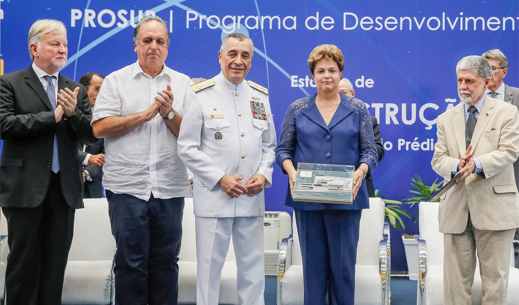 Discurso foi feito pela presidente Dilma Rousseff, durante inauguração do prédio principal do Estaleiro de Construção de Submarinos, em Itaguai, na região metropolitana do Rio; Dilma afirmou que o estaleiro vai inserir o Brasil no grupo de países que dominam a construção de submarinos nucleares, que hoje inclui apenas os cinco membros do Conselho de Segurança da ONU: EUA, Reino Unido, França, China e Rússia (Foto: Gisele Federicce) Discurso foi feito pela presidente Dilma Rousseff, durante inauguração do prédio principal do Estaleiro de Construção de Submarinos, em Itaguai, na região metropolitana do Rio; Dilma afirmou que o estaleiro vai inserir o Brasil no grupo de países que dominam a construção de submarinos nucleares, que hoje inclui apenas os cinco membros do Conselho de Segurança da ONU: EUA, Reino Unido, França, China e Rússia