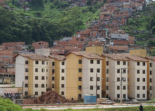 Por vivermos em uma cidade desigual, onde as periferias carecem de infraestrutura e de uma série de serviços públicos, há a necessidade de investir nessas áreas menos favorecidas, buscando o equilíbrio entre as diferentes regiões (Foto: Paulo Fiorilo) Por vivermos em uma cidade desigual, onde as periferias carecem de infraestrutura e de uma série de serviços públicos, há a necessidade de investir nessas áreas menos favorecidas, buscando o equilíbrio entre as diferentes regiões