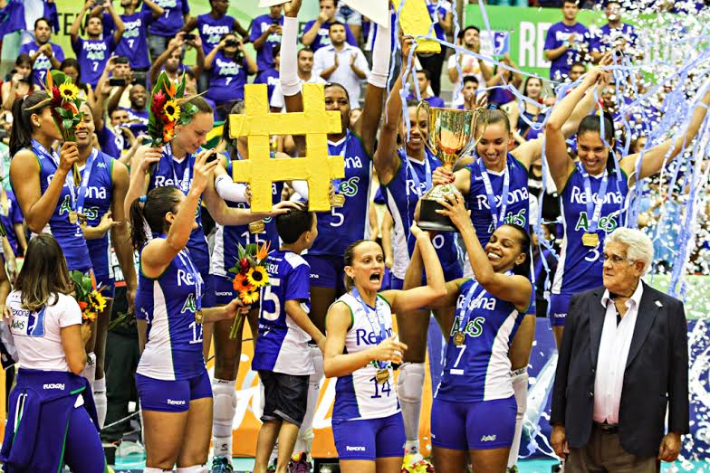 Os amantes do voleibol não cansaram de postar no insta durante a final da Superliga que foi vencida pelo Rio por 3 a 0 (Foto: Luciano Olivieri) Os amantes do voleibol não cansaram de postar no insta durante a final da Superliga que foi vencida pelo Rio por 3 a 0