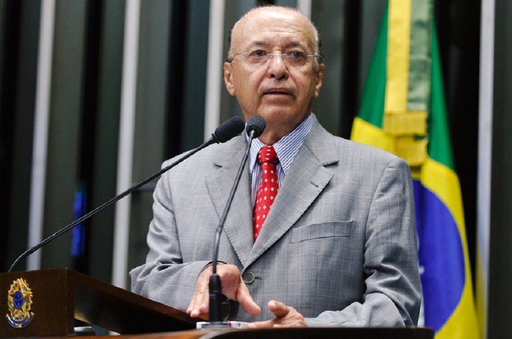 As propostas apresentadas pela bancada federal de Sergipe para a Lei Orçamentária deste ano, aprovada no mês passado, foram mantidas na proposição final; assim, o Estado poderá receber até R$ 348 milhões em obras nas áreas de infraestrutura urbana, hídrica, aeroportuária e turística; saneamento básico; educação; cultura; irrigação e saúde; “Apesar do momento econômico atual, trabalhamos até o último momento junto ao relator geral do orçamento, senador Romero Jucá, para garantir esses recursos”, disse o senador Valadares (PSB), coordenador da bancada
(Foto: Valter Lima) As propostas apresentadas pela bancada federal de Sergipe para a Lei Orçamentária deste ano, aprovada no mês passado, foram mantidas na proposição final; assim, o Estado poderá receber até R$ 348 milhões em obras nas áreas de infraestrutura urbana, hídrica, aeroportuária e turística; saneamento básico; educação; cultura; irrigação e saúde; “Apesar do momento econômico atual, trabalhamos até o último momento junto ao relator geral do orçamento, senador Romero Jucá, para garantir esses recursos”, disse o senador Valadares (PSB), coordenador da bancada