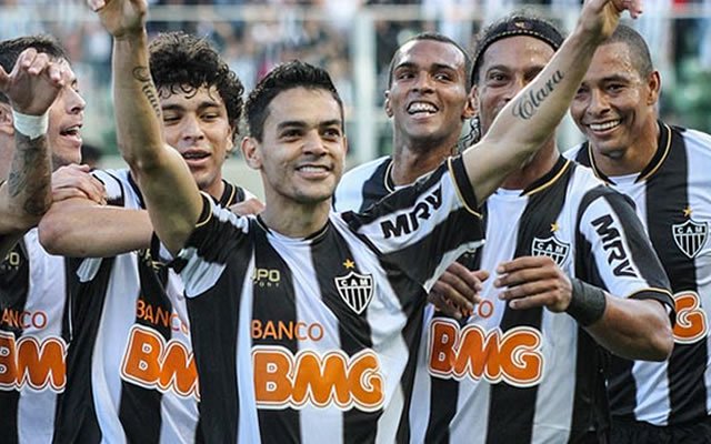 Já o lateral-esquerdo Pedro Botelho não deve ficar. Ele não foi chamado pela diretoria para negociar uma renovação. O meia Guilherme tem a principal dúvida do Atlético, pois seu contrato acaba em março e ele só ficará com uma valorização salarial (Foto: Luis Mauro Queiroz) Já o lateral-esquerdo Pedro Botelho não deve ficar. Ele não foi chamado pela diretoria para negociar uma renovação. O meia Guilherme tem a principal dúvida do Atlético, pois seu contrato acaba em março e ele só ficará com uma valorização salarial